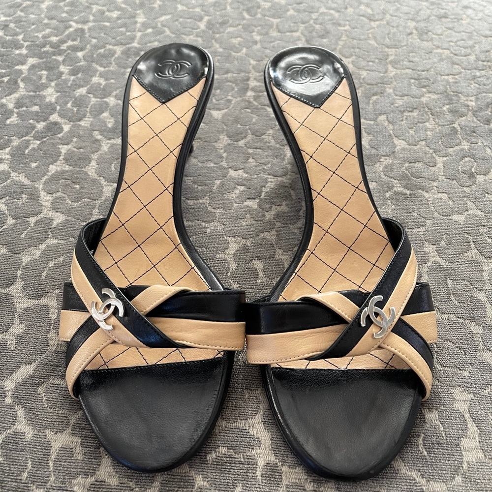Chanel kitten heel slide